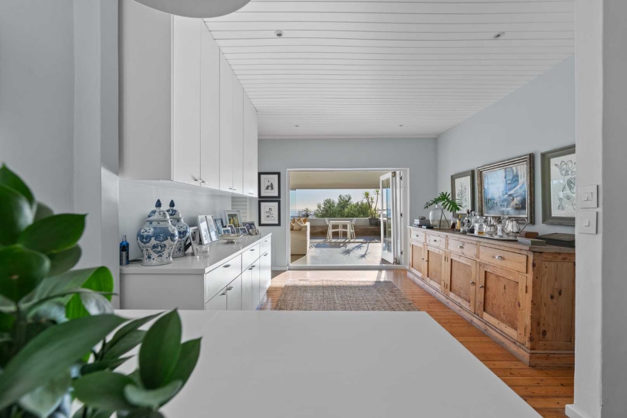5 Bedroom Property for Sale in Green Point Western Cape